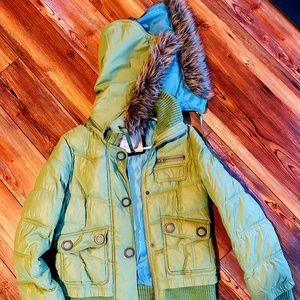 Twenty One Authentic Vintage Olive Green Puffy Jacket with Fur on the hood